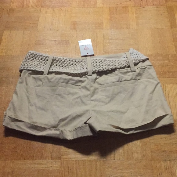Guess Kaki shorts with belt - Picture 2 of 3
